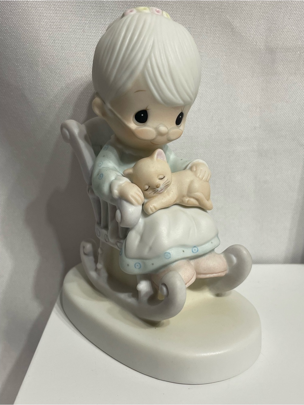 vintage 1979 Precious Moments "The Purr-fect Grandma" figurine (model E-3109)